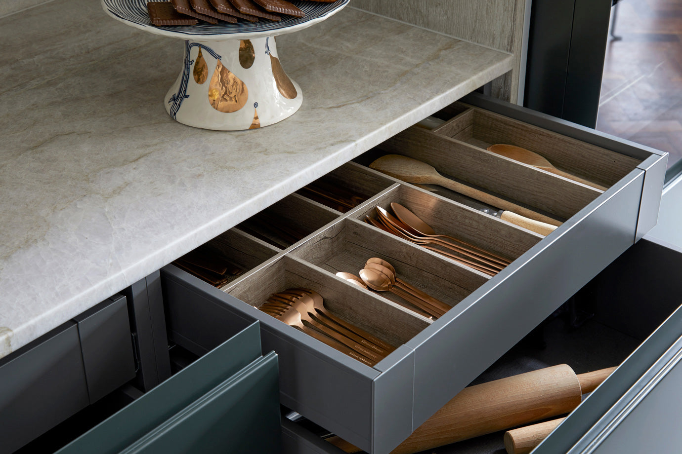 London Kitchen Supply Store,
Luxury kitchen supplier London,
Complete Kitchen,
Kitchen Design Services,
Design Your kitchen Project
European-made kitchen cabinets,
UGUISU Kitchen supplier,